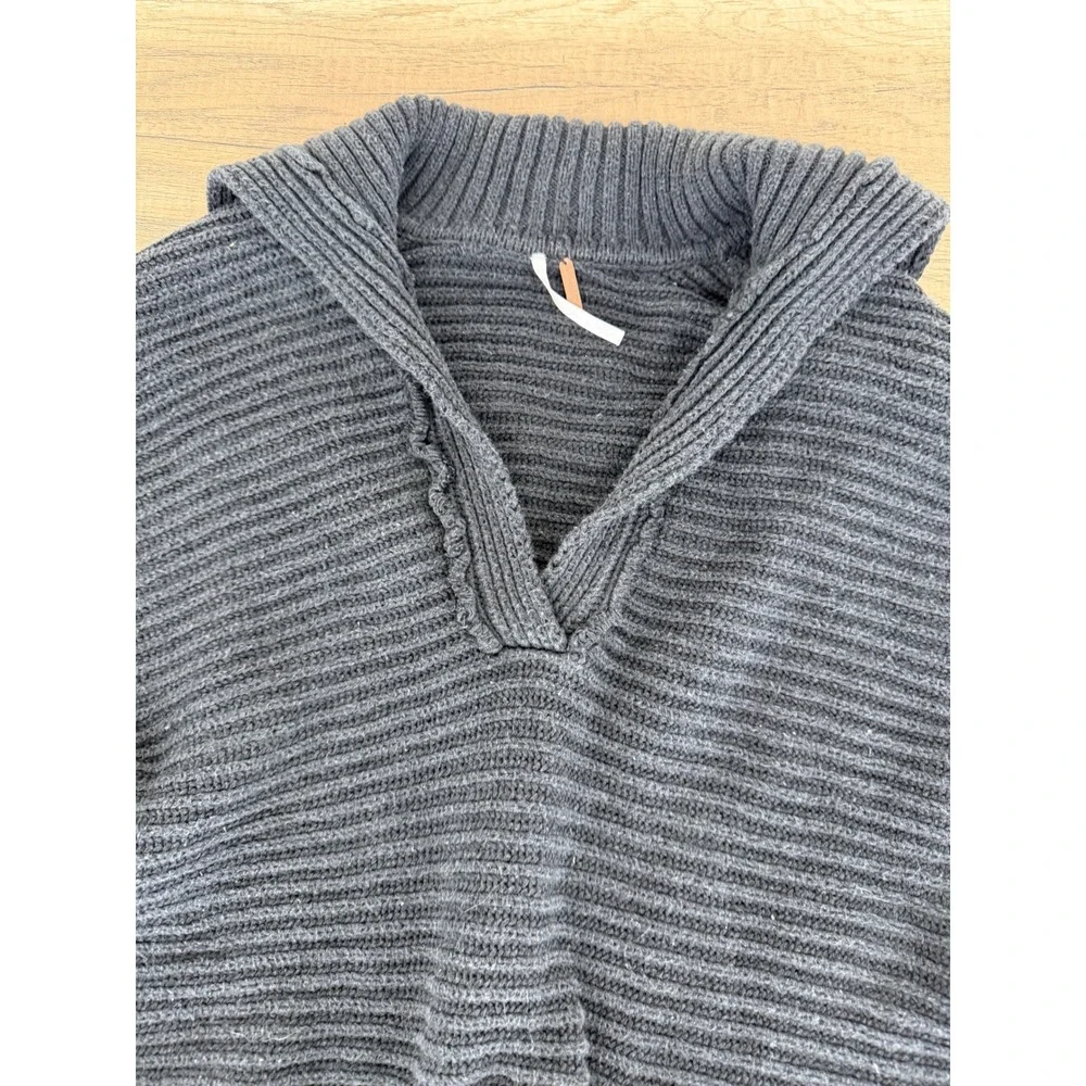 Free People Charcoal Grey Ribbed V-Neck Distressed Pullover Sweater Womens XS